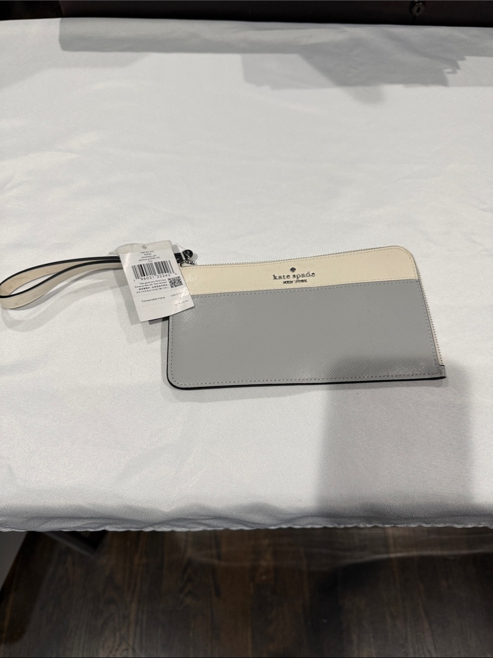 kate spade Two-Tone Wristlet in Cream and Light Gray